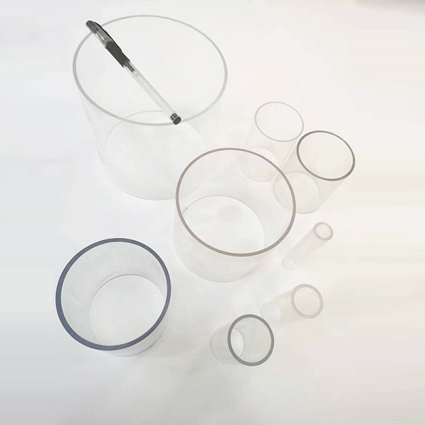 Oberflächenbehandlung von Polycarbonatrohren.